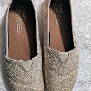 Tan burlap toms